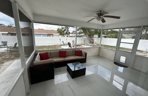 Venice Gardens House | Venice Beach Retreat with Ocean Views & Spa Amenities