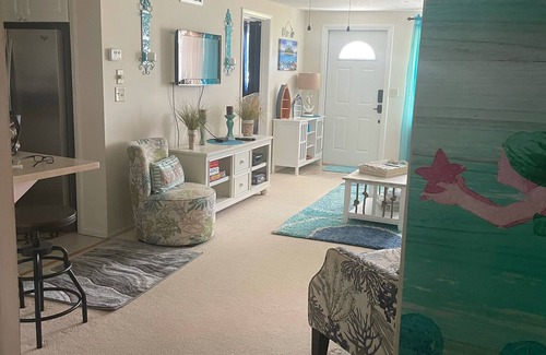 South Venice House | Unforgettable Venice Beach Retreat with Pool & Family-Friendly Amenities