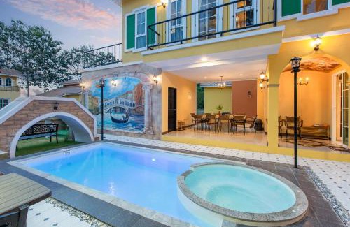 Nong Nam Daeng Villa | Relax at Venice De Pool Villa: Family-Friendly Retreat