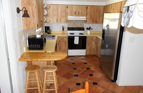 Venice Gardens House | Venice Gardens Getaway- Spacious Grounds- HEATED Pool-Hot Tub- Minutes To Beach