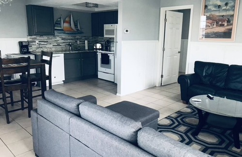 Venice Villa | Ideal Oceanfront Retreat with Spa & Breakfast Included