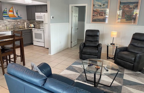 Venice Villa | Ideal Oceanfront Retreat with Spa & Breakfast Included