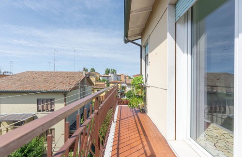 Favaro Veneto Apartment | Elevated Escape at Venice Roof Garden with Spa & Dining