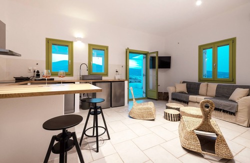 Marpissa Villa | Top-Rated Ventu Paros Villa with Oceanfront Pool & Breakfast