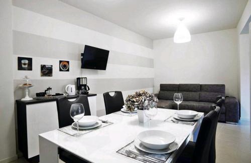 Lovere Old Town Apartment | VENTUNO - Modern Apartment Near Country & Lake with Kids Welcome