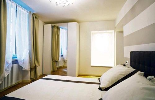 Lovere Old Town Apartment | VENTUNO - Modern Apartment Near Country & Lake with Kids Welcome