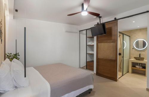 Khora Sfakion Hotel | Indulge in VENTUS Suites: Hot Tub & 9.8/10 Guest Rating