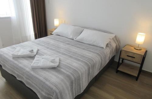 Leuro Apartment | Guest Rated 9.5 - Venue Studios for Your Next Getaway