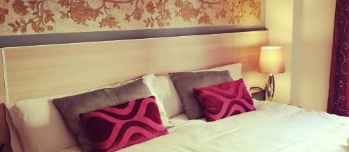 Old Town Baeza Apartment | Cozy Venus de Baeza Suite with Pool & Family Amenities