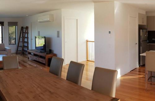 Venus Bay House | Venus Haven: Family-Friendly Beach Retreat with Netflix
