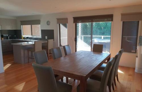 Venus Bay House | Venus Haven: Family-Friendly Beach Retreat with Netflix