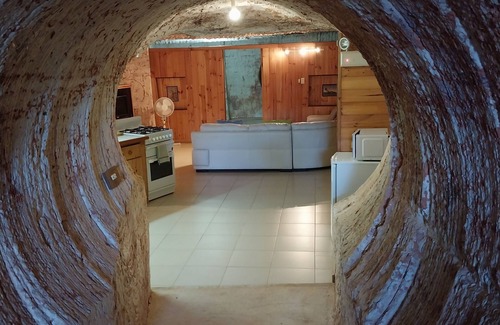 Coober Pedy House | Inviting Venushill Bed and Breakfast with Gourmet Kitchen