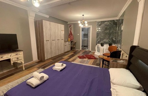 Bakırkoy House | Vera Pansiyon: Top-Rated Stay with Breakfast & Hot Tub