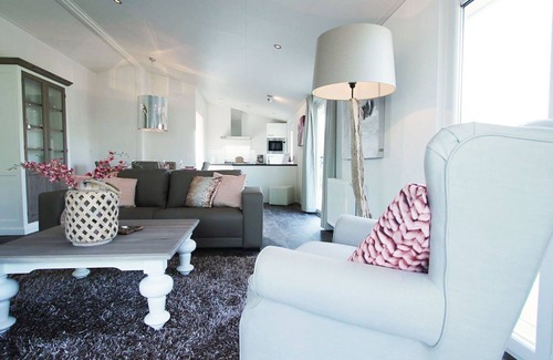 Belfeld House | Experience Veranda 6: Pool, Spa & Lake View Retreat