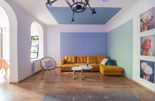 Avlabari Apartment | Guest Rated: 9.8 at Veranda House with Family Amenities
