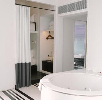 Cha-am Resort | Elegant Veranda Pool Suite - 5-Star Family Getaway