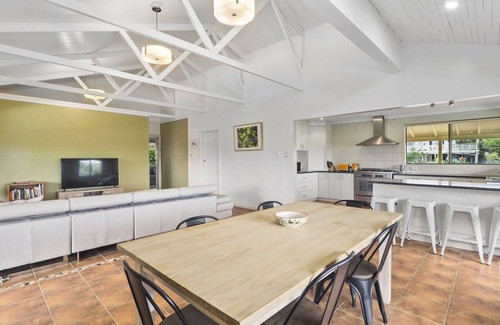 Mullaway House | Unforgettable Stay at Verandah Sunrise - Mullaway Village