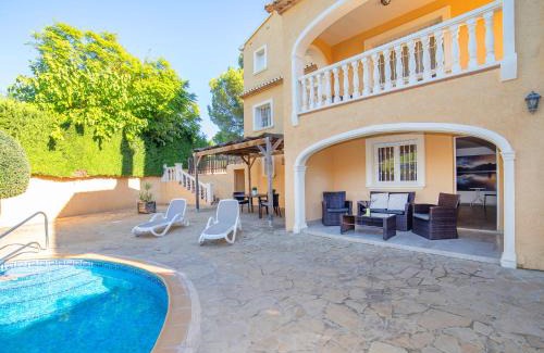 Casas de Torrat Villa | Pet-Friendly Verano Hotel with Pool and Hot Tub Access