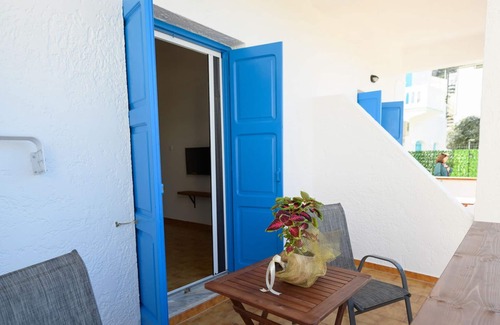 Panormos Apartment | Verano V1: Cozy Apartment Steps from the Beach with Pool