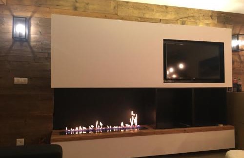 Verbier Apartment | Elegant Verbier Medran Retreat with Private Sauna & Hot Tub