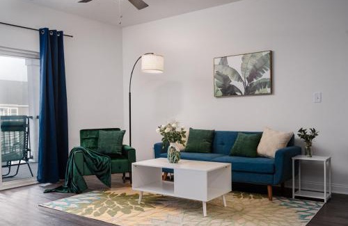 Whitestown Apartment | Verdant Retreat 2BR 2BA Spacious 2 KingBeds GymWFH