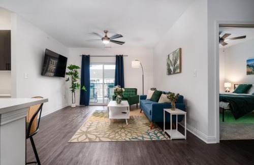 Whitestown Apartment | Verdant Retreat 2BR 2BA Spacious 2 KingBeds GymWFH