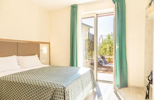 Ospedaletto D'Alpinolo House | Pet-Friendly Verde Coccola: Oceanfront Retreat with Hot Tub