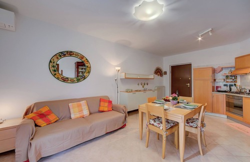 Toscolano Maderno Apartment | Discover Verde Giada: Poolside Retreat with Family-Friendly Amenities