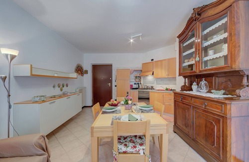 Toscolano Maderno Apartment | Discover Verde Giada: Poolside Retreat with Family-Friendly Amenities