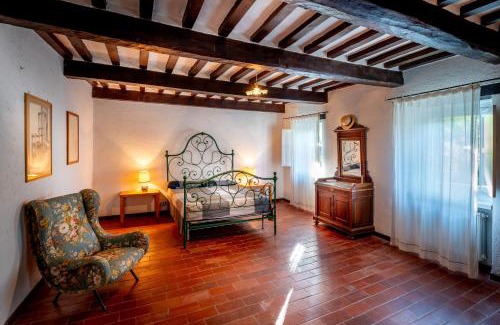 Apecchio Villa | Relax at Verde Immenso: Poolside Bliss with Ocean Views