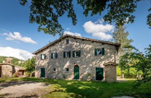 Apecchio Villa | Relax at Verde Immenso: Poolside Bliss with Ocean Views