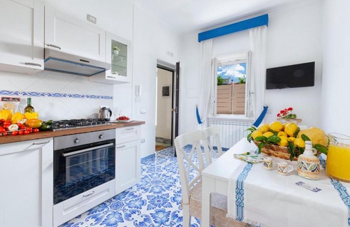 Santa Maria la Carita Bed & Breakfast | Discover B&B Verde Smeraldo: Top-Rated Retreat with Breakfast