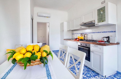 Santa Maria la Carita Bed & Breakfast | Discover B&B Verde Smeraldo: Top-Rated Retreat with Breakfast