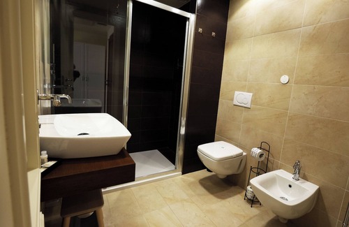 Santa Teresa di Riva Hotel | Comfortable Stay at Verdello Home with Family-Friendly Amenities
