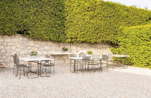 Mezzane di Sotto Apartment | Relax in VerdeOlivo1876: Ground Floor Ocean View Retreat