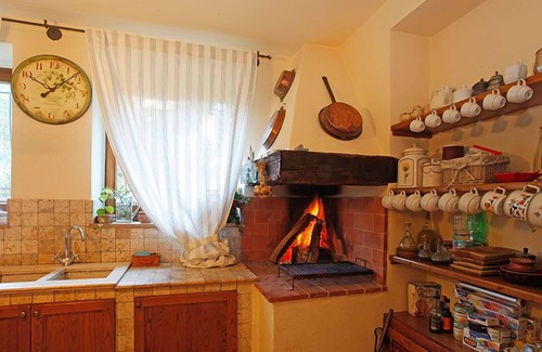 Cetona Villa | Cozy Villa la Felce: Ocean Views & Pet-Friendly Comfort