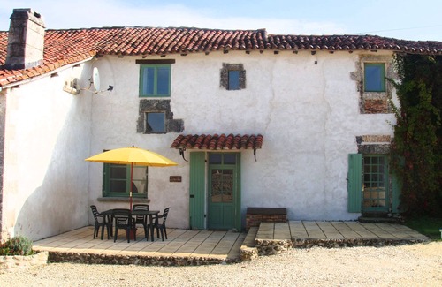 Boisne-la-Tude Cottage | Cozy Stay at Verdier Gites with Family-Friendly Amenities