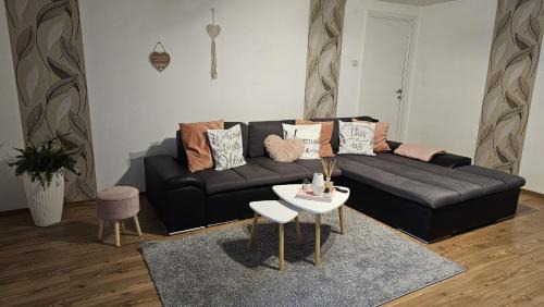Armaseni Noi House | Verebes Cottage: Pet-Friendly Getaway with Beautiful Garden