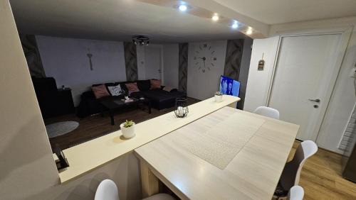Armaseni Noi House | Verebes Cottage: Pet-Friendly Getaway with Beautiful Garden