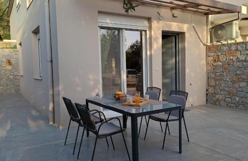 Diasella Apartment | Child-Friendly Verga's Maison: Rated 10/10 by Guests