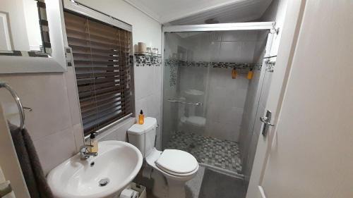 Panorama Apartment | Discover Vergenoegd: Family-Friendly Retreat with Pool