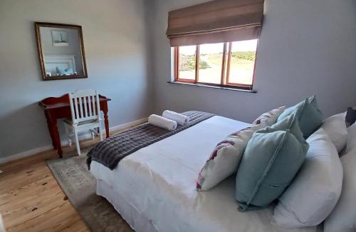 Franskraal Apartment | Discover Vergezicht Upper Unit: Your Ideal Retreat
