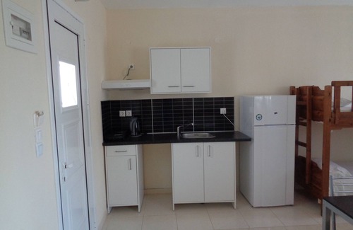 Sarti Apartment | Vergina Pension: Family-Friendly Retreat with Pool & Breakfast