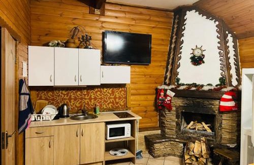 Hlibivka House | Experience Verhnie Dubai: Beachfront Oasis with Hot Tub