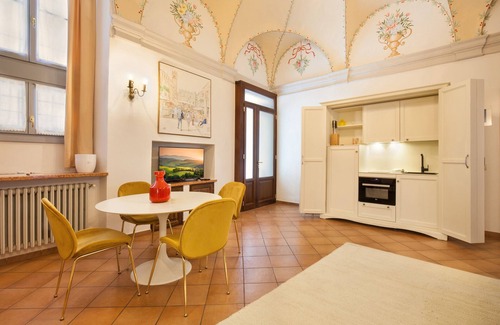 Verona City Centre Apartment | Experience Verincanto Suite in Vibrant Verona Downtown