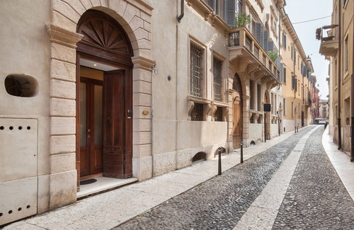 Verona City Centre Apartment | Experience Verincanto Suite in Vibrant Verona Downtown