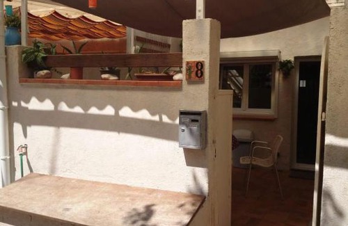 Niolon House | Charming Cabanon de Calanque: Pet-Friendly Retreat Awaits