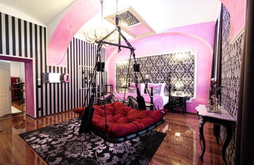 Alservorstadt Apartment | Experience Romance at Sophie’s Place - Love Edition