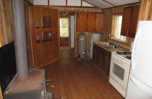 Huntington Cottage | Explore Vermont Summer: Pet-Friendly Stays with Spa Access