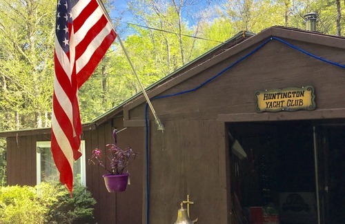 Huntington Cottage | Explore Vermont Summer: Pet-Friendly Stays with Spa Access